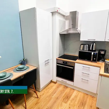 Little Americas Palm Budapest